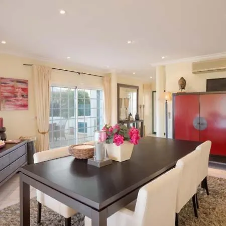 Sleeps 6 With Pool Air Con And Wifi *