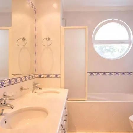 Sleeps 6 With Pool Air Con And Wifi Daire Vale do Lobo